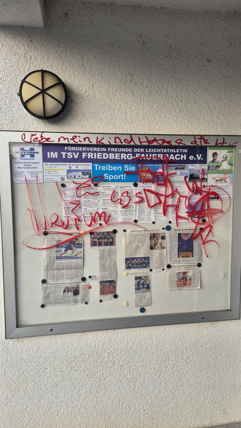 Vandalismus am Schaukasten – Zeugen gesucht