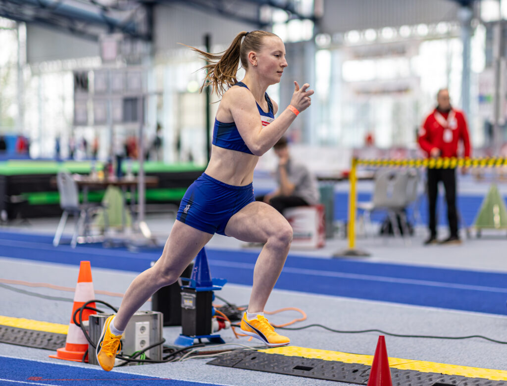 Titelbild - TSV-Nachwuchssprinterin Leonie Margraf in Aktion