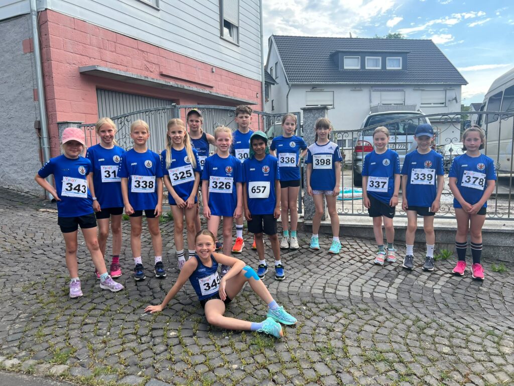 Titelbild - TSV-Nachwuchsteam beim Dorflauf in Wallernhausen
