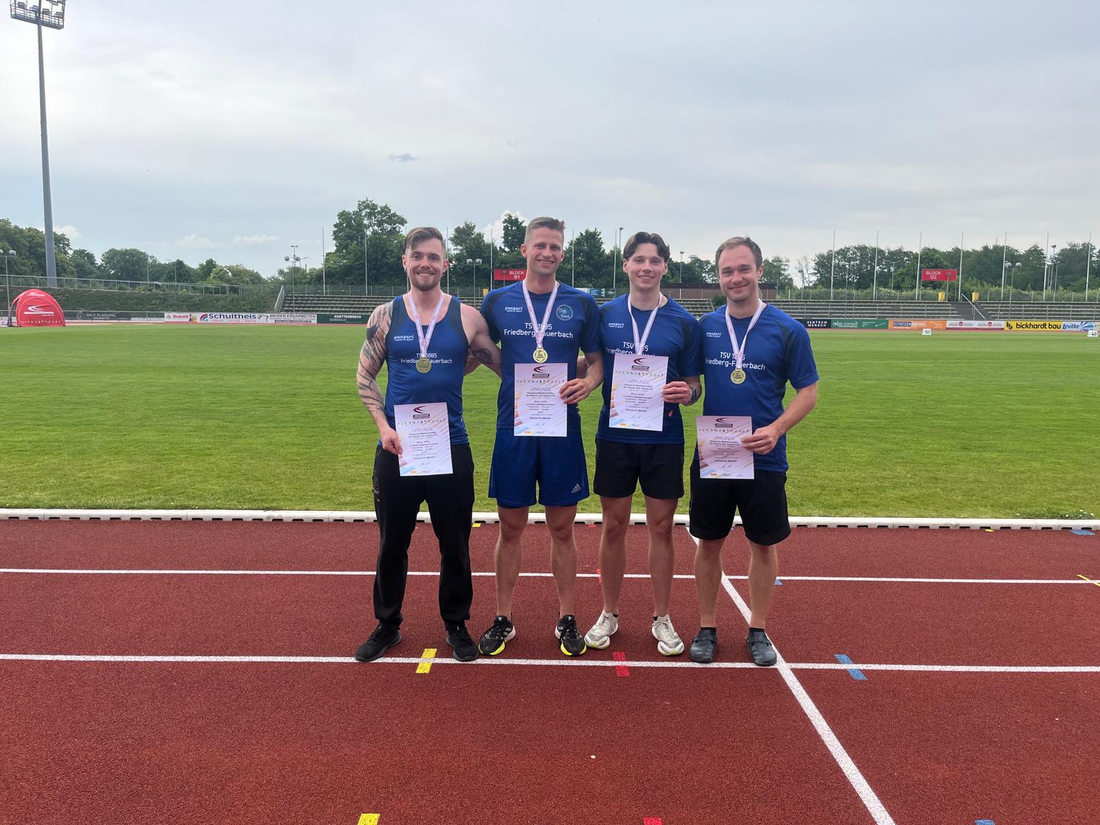 Titelbild - die vier TSV-Sprinter der 4x100-Meter-Staffel