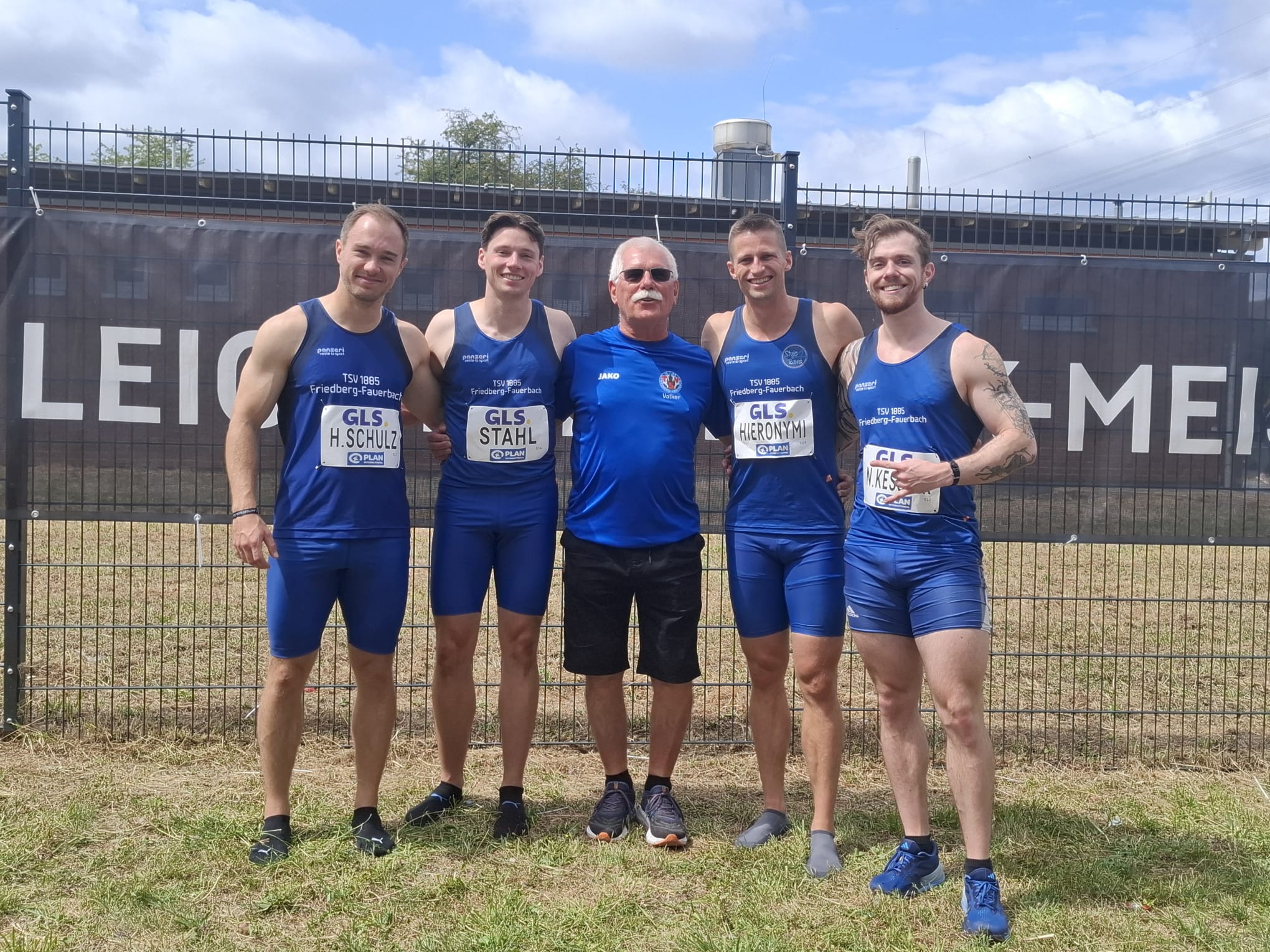 Titelbild - TSV-Sprintstaffel mit Trainer bei der Deutschen Meisterschaft